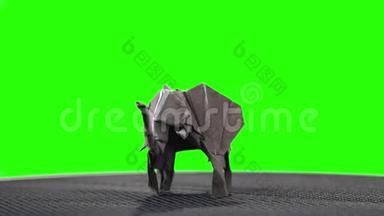 绿色屏幕上的大象折纸微型。